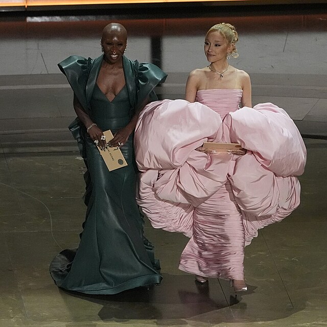 Cynthia Erivo a Ariana Grande pedvj cenu za nejlep pse, Oscara zskala...