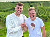 Humi byl spole�n� s youtuberem �íkající si Nevídanej Ko�en napaden.