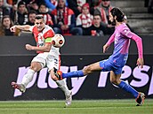 Tomá� Hole� v zápase proti AC Milán.