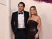 Margot Robbie a Tom Ackerley na p�edávání Oscar�
