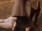 Opilý policista s pítelkyní brutáln napadli dívku
