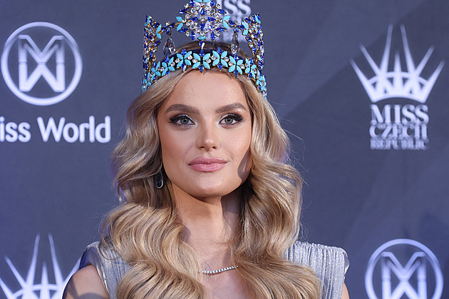 Česká modelka Krystyna Pyszková se objevila v Epsteinových spisech. Jak na to reaguje?