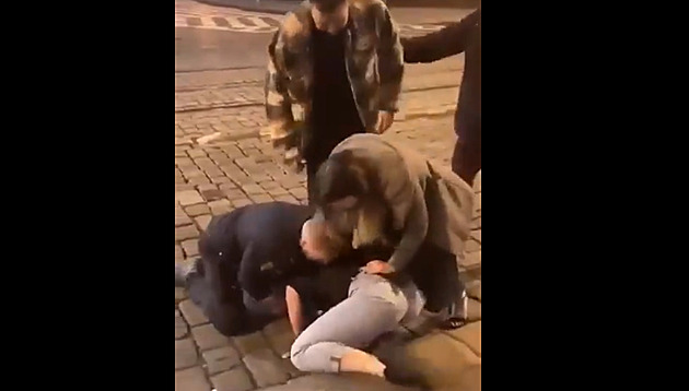 Útok opilého policisty