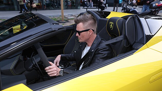 Kazma ve sv�m nov�m f�ru.