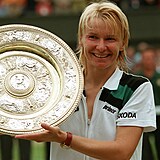 Nejslavnj chvle Jany Novotn  v roce 1998 vyhrla Wimbledon.