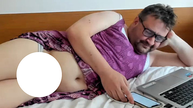 Jan Brunclík ukázal na streamu své přirození. Polonahý začal streamovat na erotické stránce