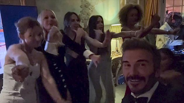 Zábavné video z narozeninové oslavy Victorie Beckham