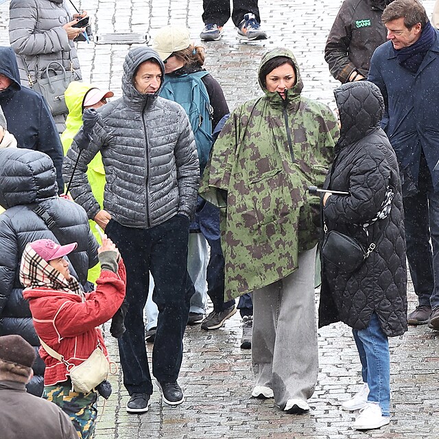 Alena eredov s manelem Alessandrem a pteli na Karlov most.