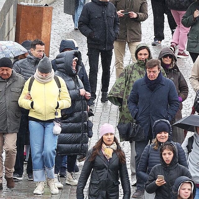 Alena eredov s manelem Alessandrem a pteli na Karlov most.