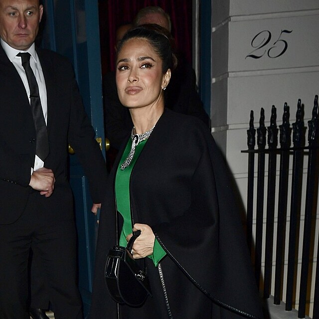 Salma Hayek na narozeninov� oslav� Victorie Beckham