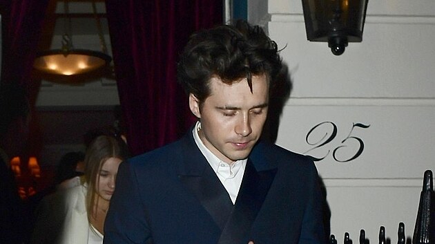 Brooklyn Beckham na narozeninov� oslav� Victorie Beckham