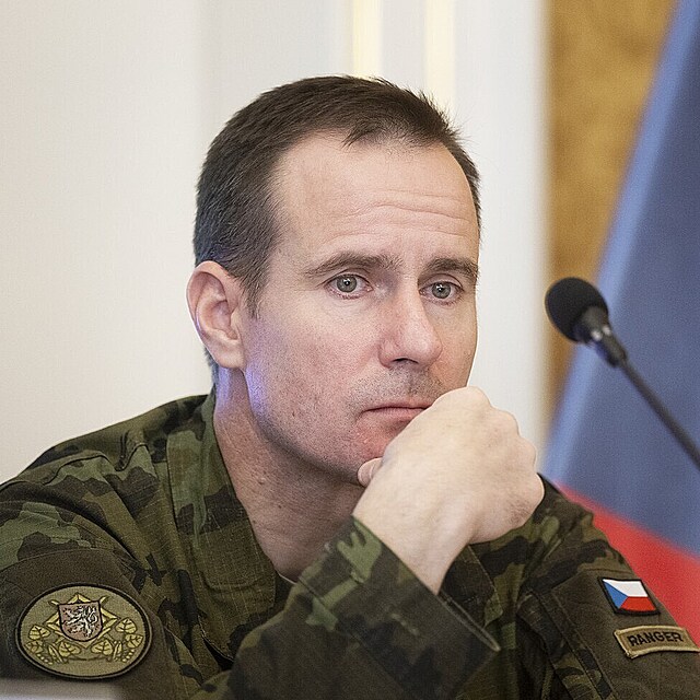 Gener�l Karel �ehka ozn�mil odluku s man�elkou Irenou.
