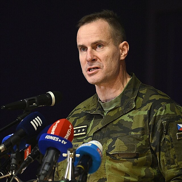 Gener�l Karel �ehka ozn�mil odluku s man�elkou Irenou.