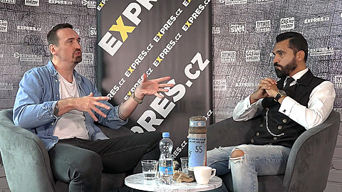 Jack Hamid v rozhovoru s moderátorem a éfredaktorem Expresu Petrem Koneným.