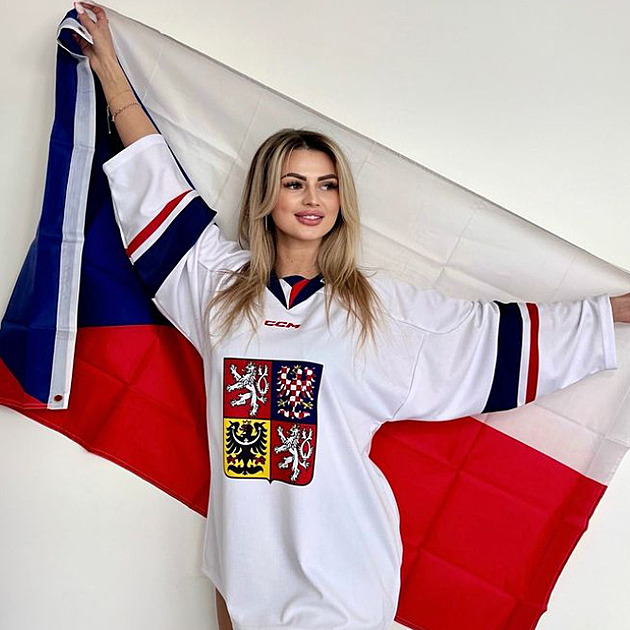 K promování OnlyFans využívá mistrovství světa v hokeji. Lidem ale vadí, že je Karolína z Ukrajiny