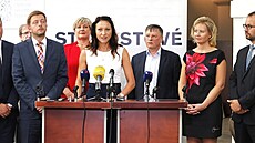 Michaela Opltová, poslankyn� za hnutí STAN, hovo�í na tiskové konferenci...