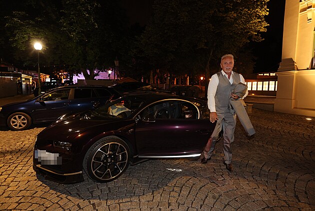 Dorazil i miliard�� Richard Chlad.