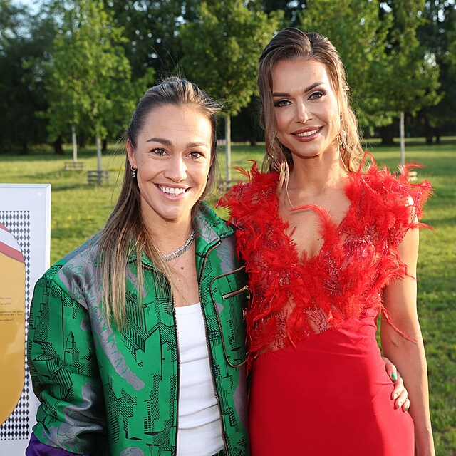 Cirkus Poner - Stanka z show R��e pro nev�stu a pokerov� hr��ka Barbora...