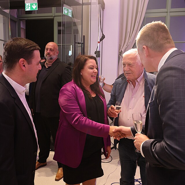 Euforie ve �t�bu koalice Motorist� a P��sahy.