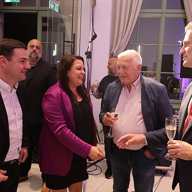 Euforie ve �t�bu koalice Motorist� a P��sahy.