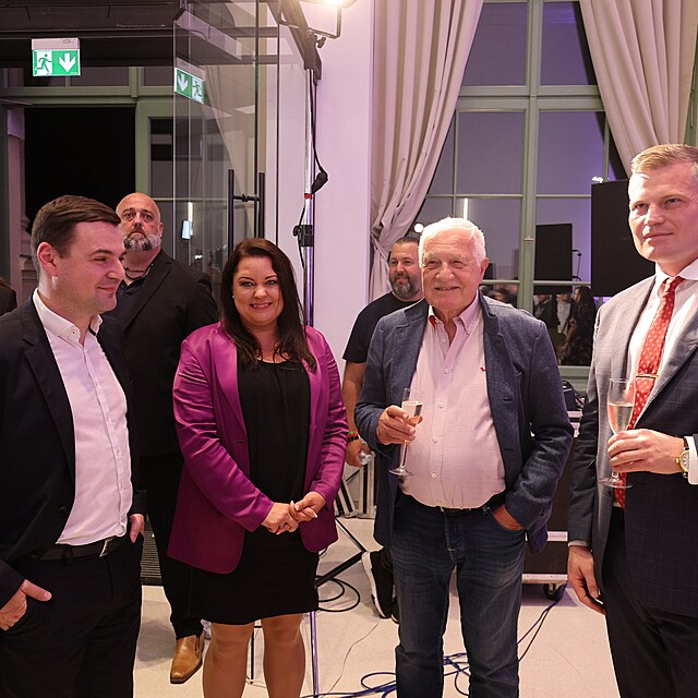 Euforie ve �t�bu koalice Motorist� a P��sahy.