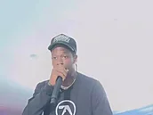 Kylie Jenner a Travis Scott vynesli v rozmezí pár dní stejnou k�iltovku.