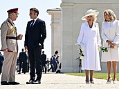 Král Karel III. s Emmanuelem Macronem, královna Camilla a Brigitte Macronová