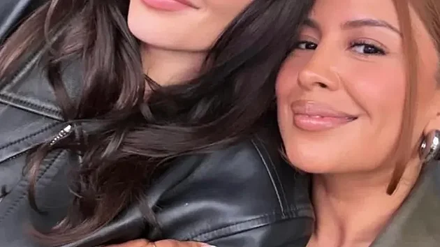 Kylie Jenner a Travis Scott vynesli v rozmez� p�r dn� stejnou k�iltovku.