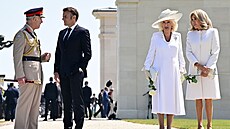 Král Karel III. s Emmanuelem Macronem, královna Camilla a Brigitte Macronová