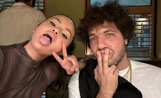 Je Selena Gomez zasnoubená? Na fotce si možná zakrývala prsten
