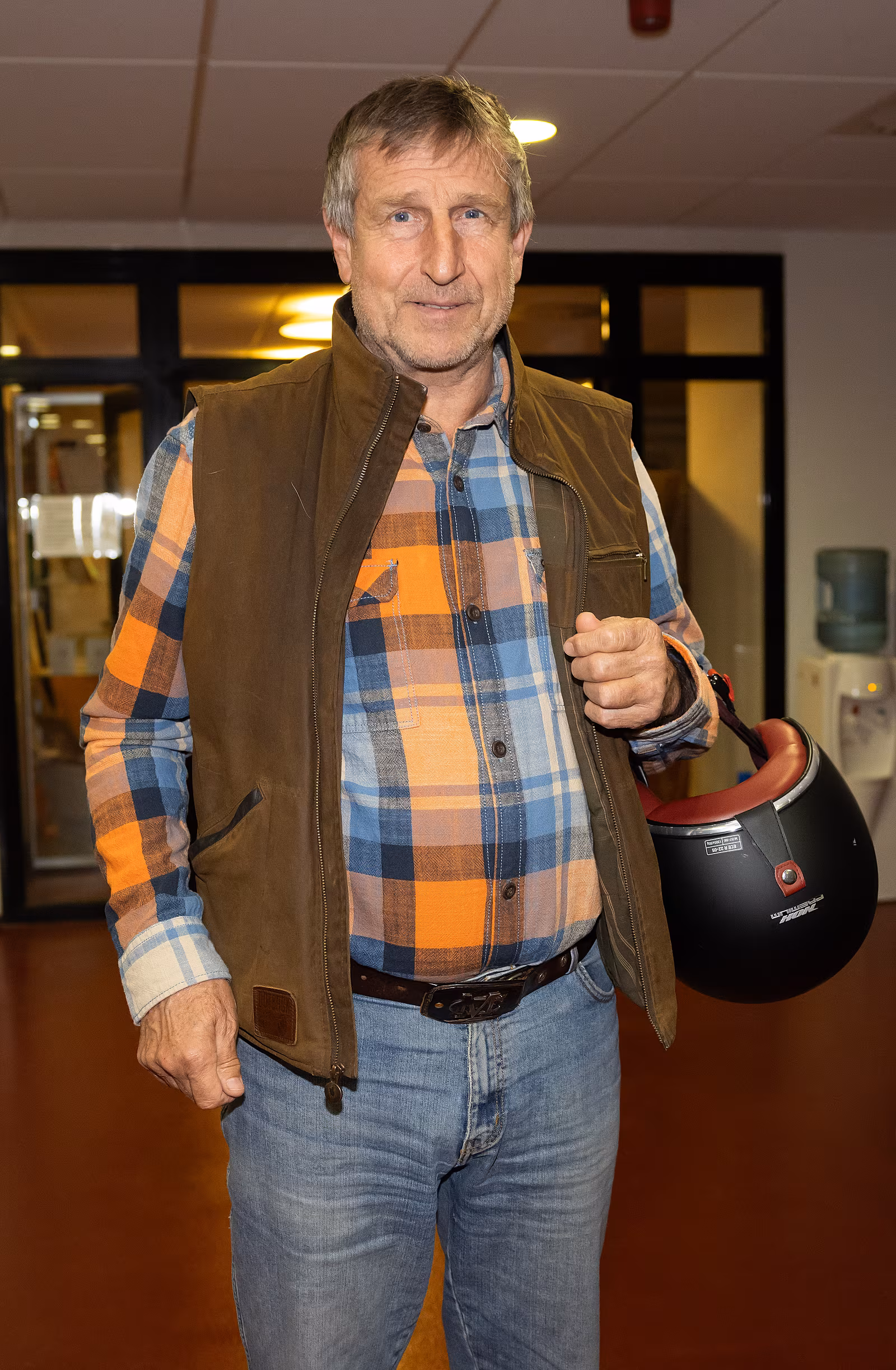 V�clav Vydra p�ijel do Radiocaf� na motorce