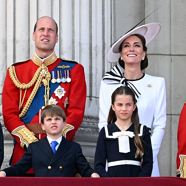 Budouc� panovn�k princ William s rodinou