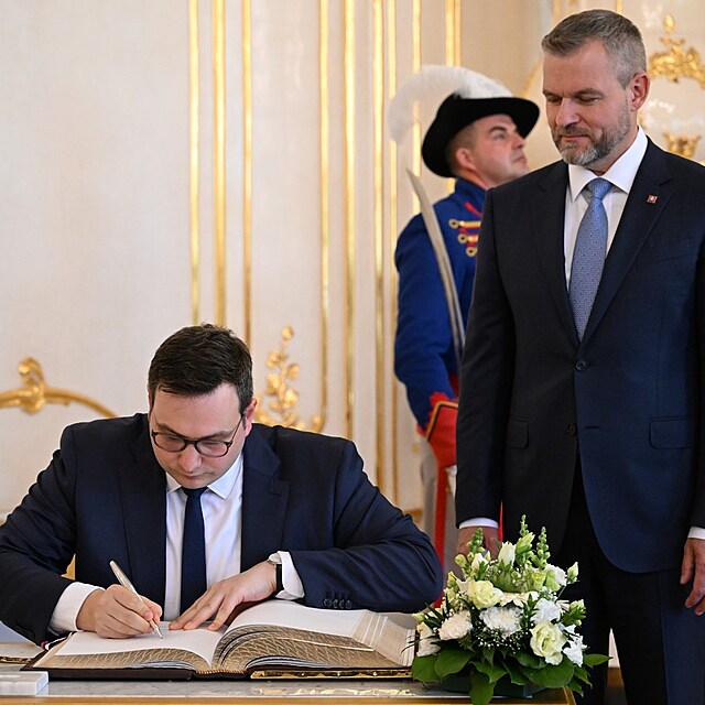 Peter Pellegrini pijal Jana Lipavskho v prezidentskm palci.