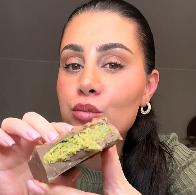 Lidé na TikToku si oblíbili pistáciovou čokoládu z Dubaje. Spousta tvůrců jí začala vyrábět doma