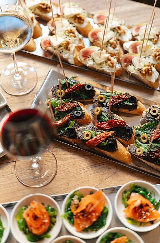 Navtivte tapas bar v srdci praskch Dejvic.