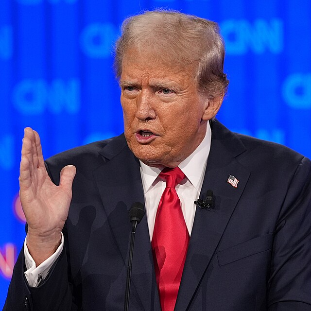 Donald Trump si sv�ho soupe�e Joea Bidena nasekal jako �unku.