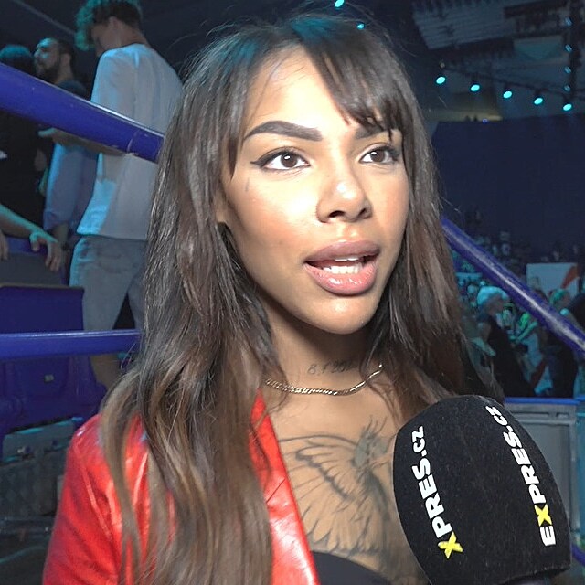 Angie Mangombe s redaktorem Expresu