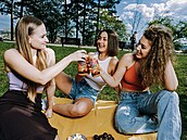K létu pat�í zábava, ale i obez�etnost. Na festivalech bude díky Desperados a...