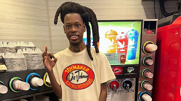 Mlad�ho rappera zast�elili v den jeho narozenin. Ve sv�ch p�sn�ch nast�nil, �e se boj� o �ivot