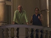 Geoffrey Rush s manelkou si uívali festivalovou atmosféru na balkón