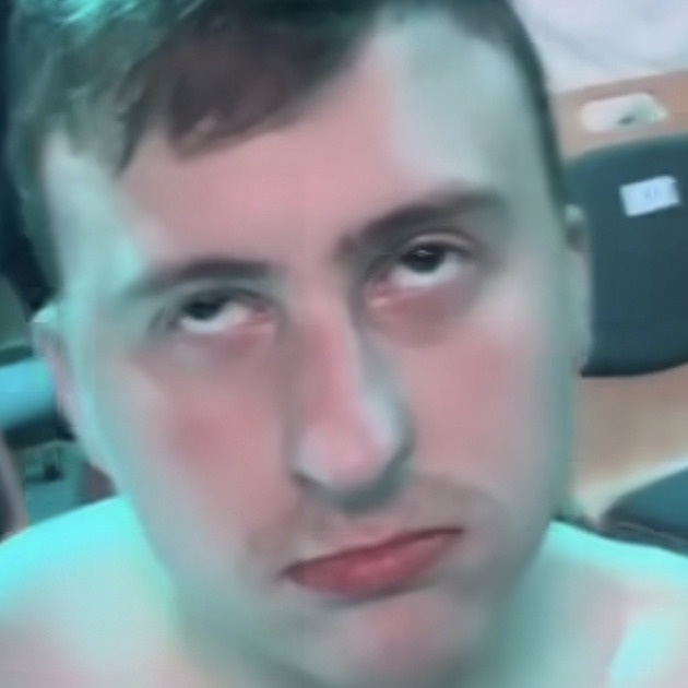 Maxgreen o videu, ve kterém je pod vlivem drog: Někdo mi musel hodit něco do pití, tvrdí