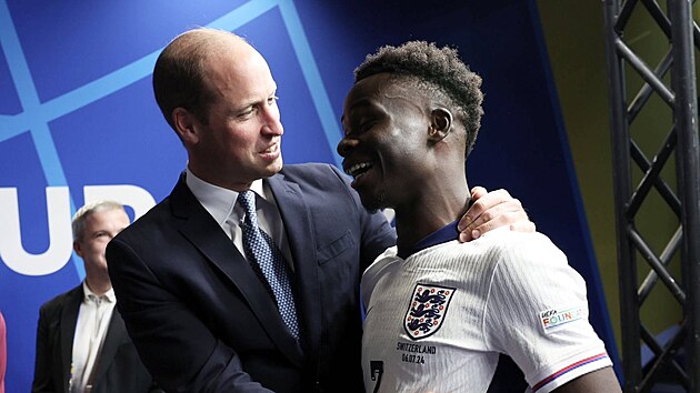 Po zpase William osobn gratuloval vem hrm.