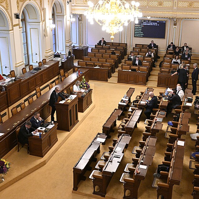Polopr�zdn� Poslaneck� sn�movna �e�� zv��en� koncesion��sk�ch poplatk�.