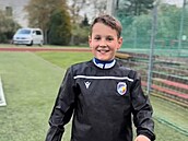 Chlapec si zasekl rybá�ský há�ek do oka. Lidé mu na TikToku vyjad�ují podporu,...