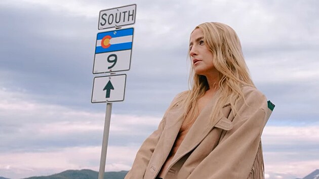 Zp�va�ka Ingrid Andress pokazila americkou hymnu