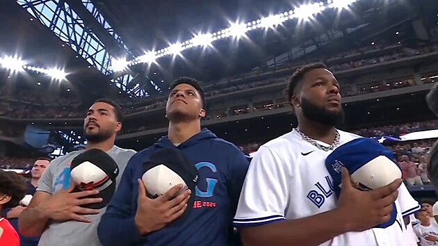 Zp�va�ka Ingrid Andress pokazila americkou hymnu