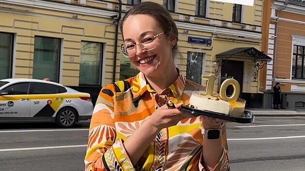 Sle�na se z �eska vr�tila do Ruska a za�ala ho vychvalovat. Lid� ale tu��, �e jde o soft propagandu