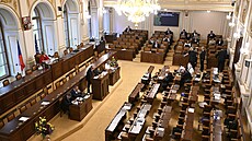 Poloprázdná Poslanecká sn�movna �e�í zvý�ení koncesioná�ských poplatk�.