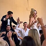 Petr Mrzek se oenil s krsnou Srou!
