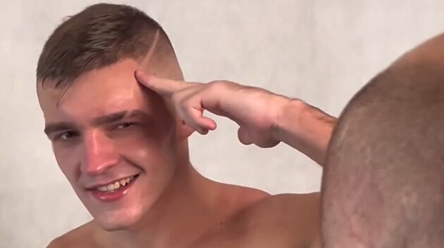 Tadee Riku zatkla zsahovka. Volej prvnkovi, kiel Rika, lid pro nj ale nemaj soucit